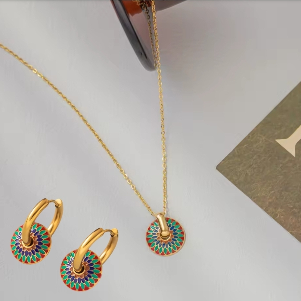 Gold and Colorful Pendant Necklace Set